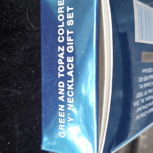 Vintage Avon green and topaz Y necklace and earrings set - Picture 5 of 5